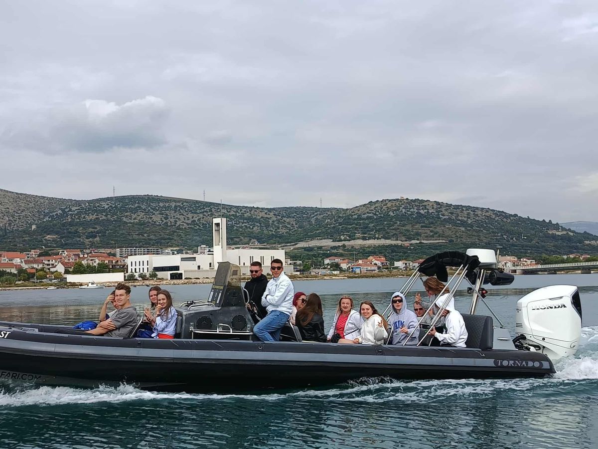received_1594616245034433