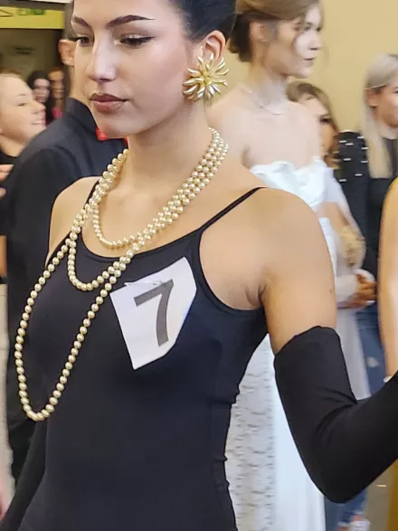 1702398541956